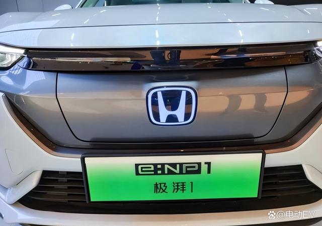 会发光的本田标……